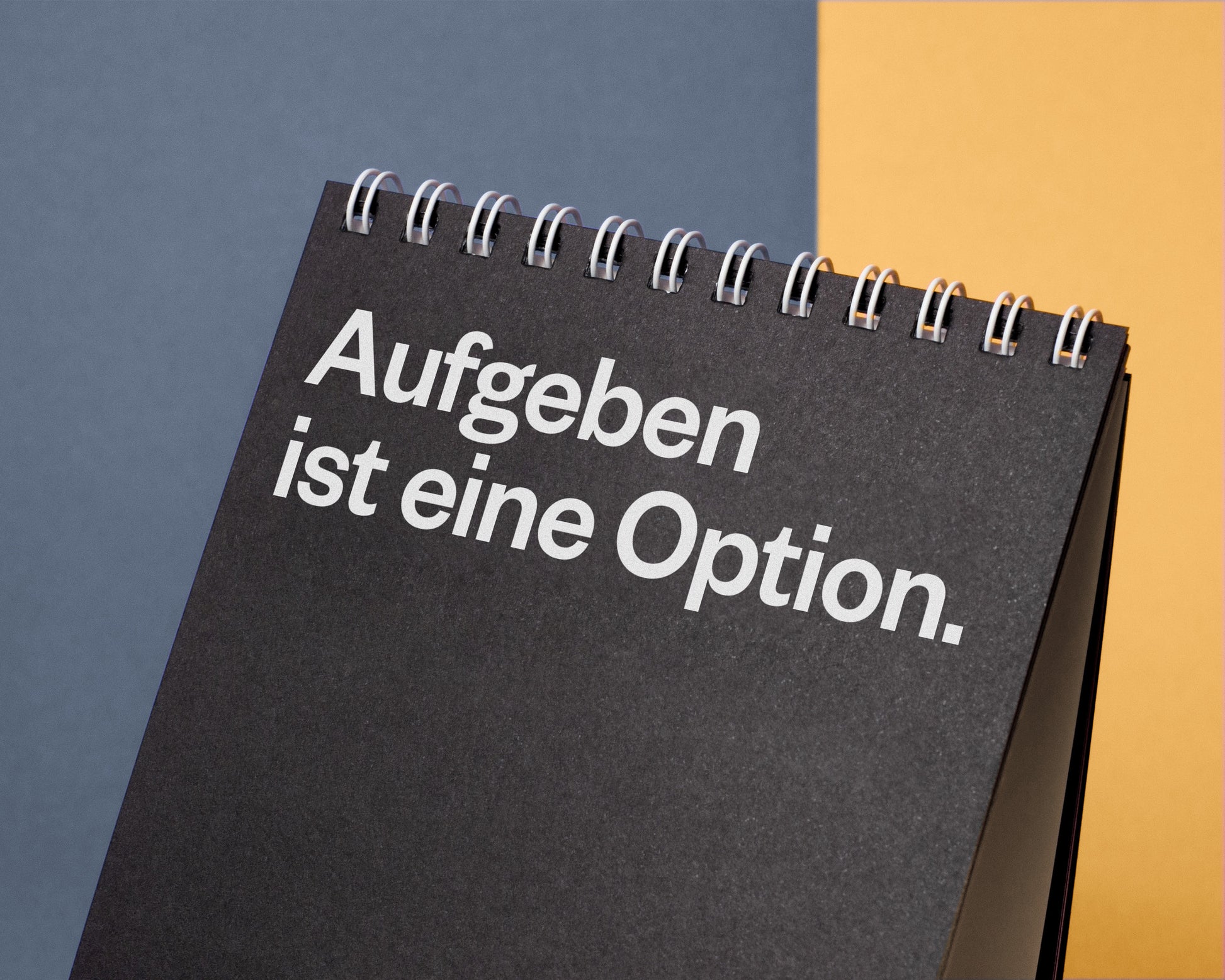 https://www.schlechtekarten.de/cdn/shop/files/SK-Tischkalender_Mockup_Detail_2024.jpg?v=1705924392&width=1946